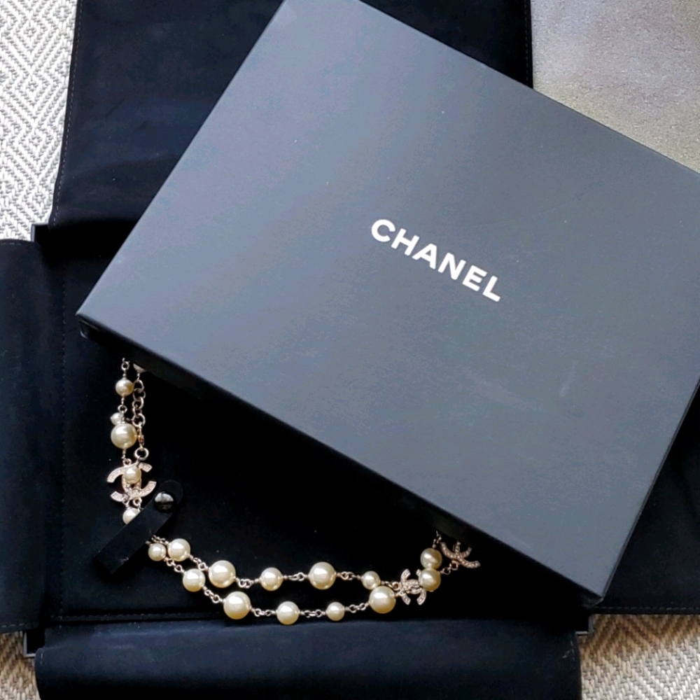 Authentic Chanel long necklace(110cm)